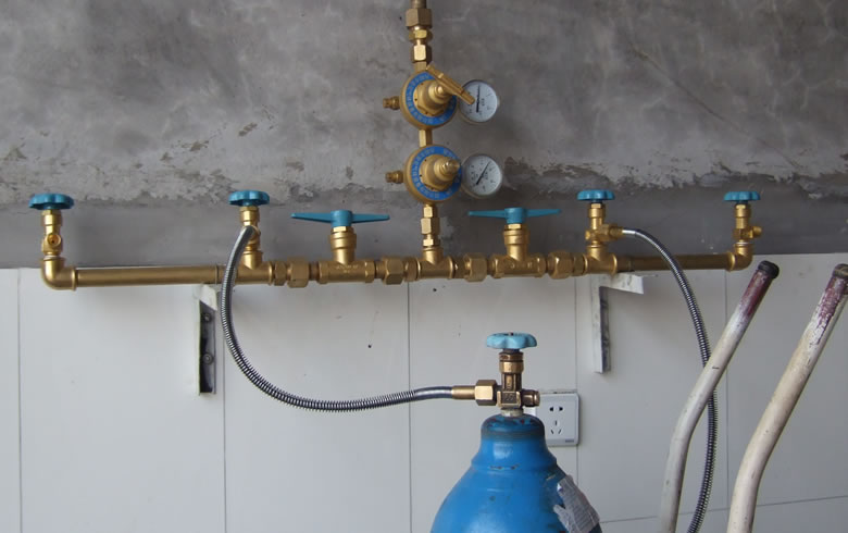 集中供氧汇流排