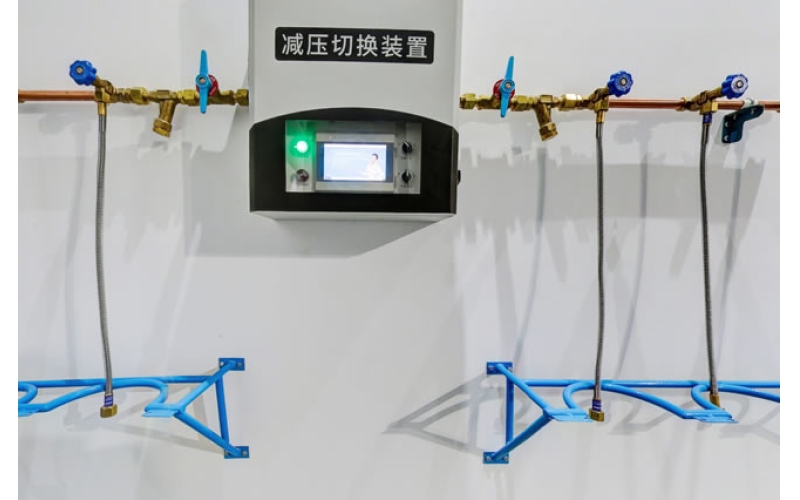 华体会(中国)气体中心供氧系统氧气汇流排和笑气汇流排设置介绍